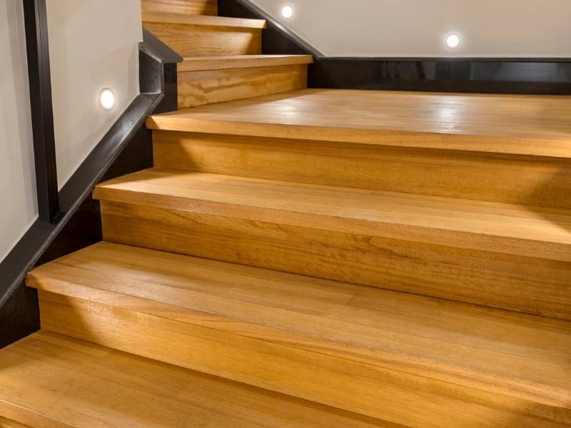 hardwood-staircase