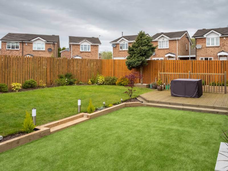 sleeper-borders-with-garden-edging